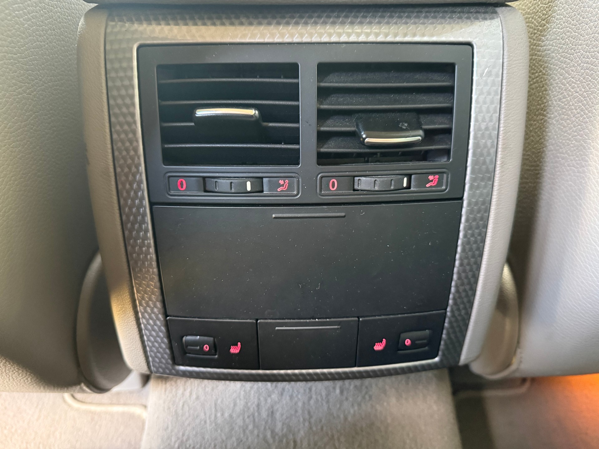 VW Touareg 3.0 TDI-image-7
