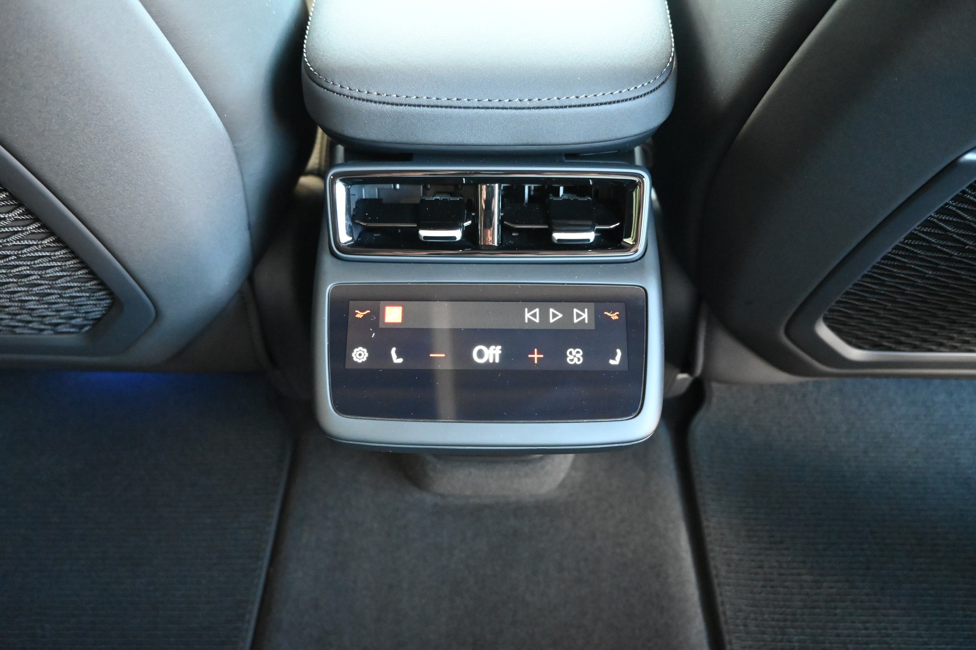 POLESTAR Polestar 4 Long Range Dual 100kWh 4x4 544PS (CH Auto)-image-16