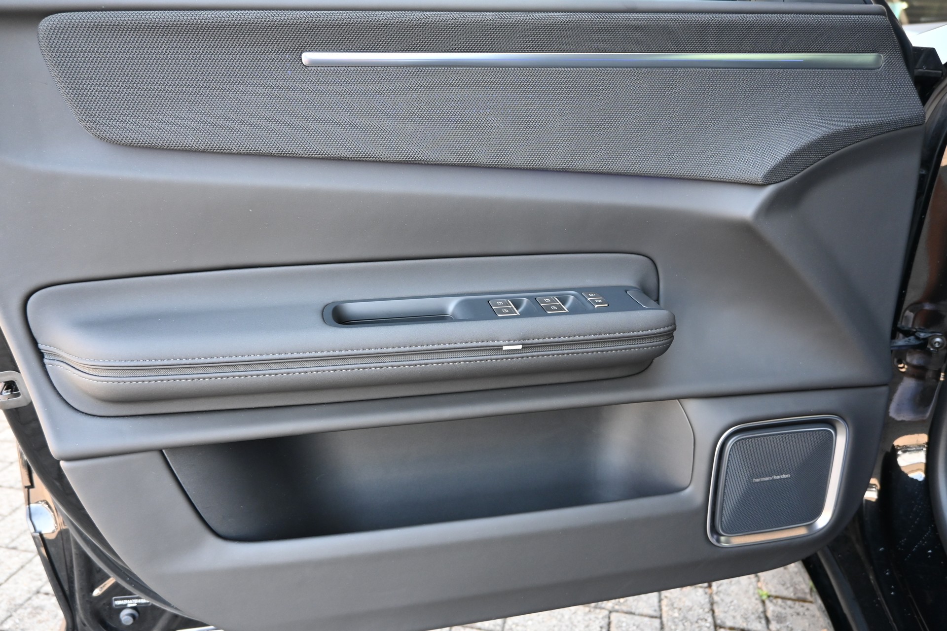 POLESTAR Polestar 4 Long Range Dual 100kWh 4x4 544PS (CH Auto)-image-18