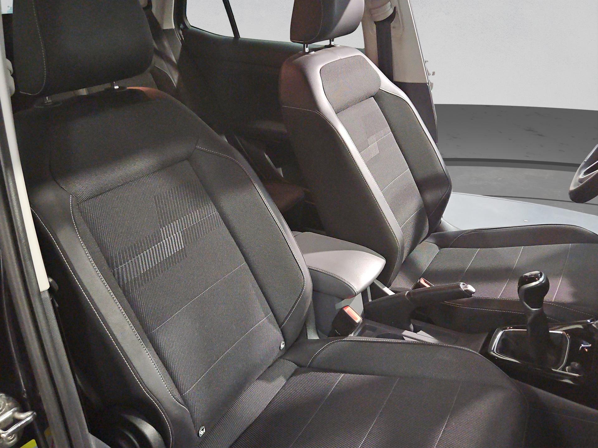 VW T-Cross 1.0 TSI Life-image-16