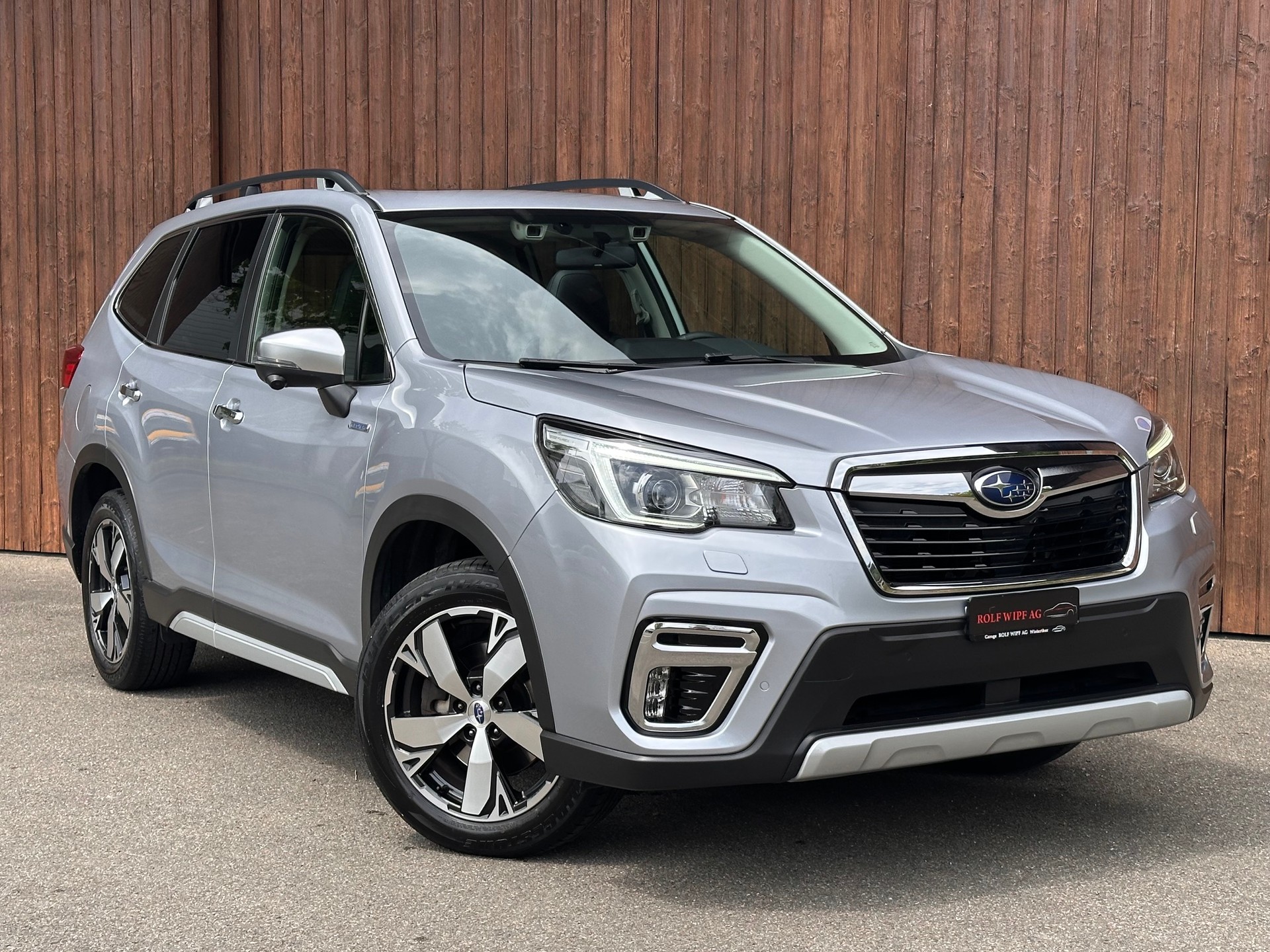 SUBARU Forester 2.0i e-Boxer Luxury Lineartronic 166PS-image-1