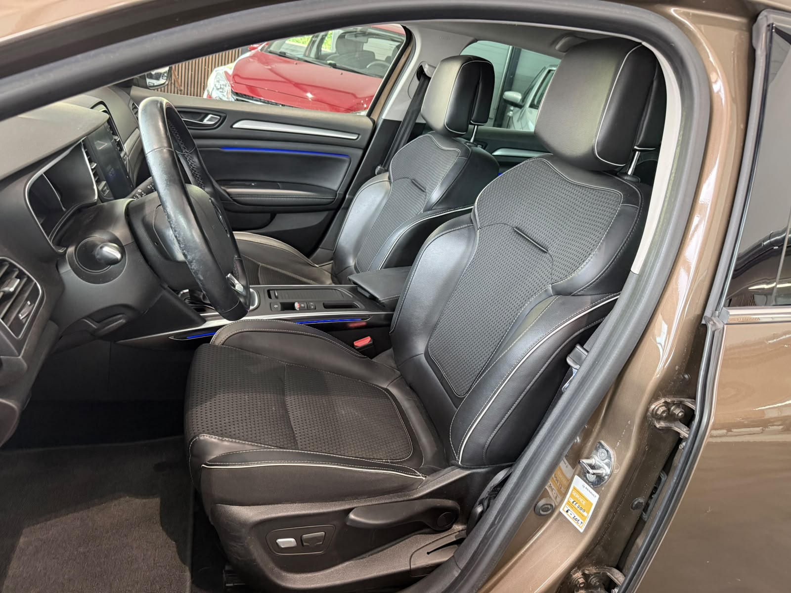 RENAULT Mégane 1.2 16V Turbo Bose EDC-image-7
