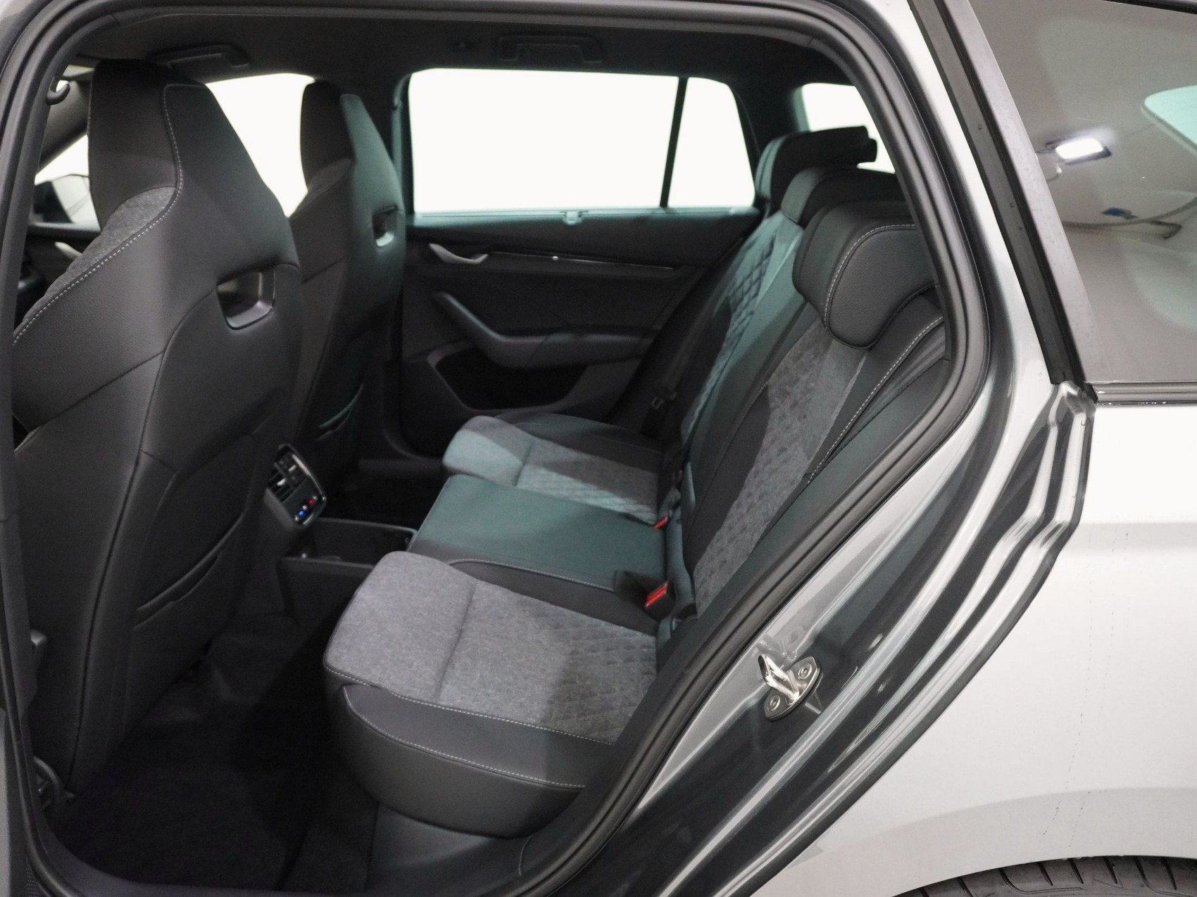 SKODA Octavia 2.0 TSI SportLine 4x4 DSG-image-14