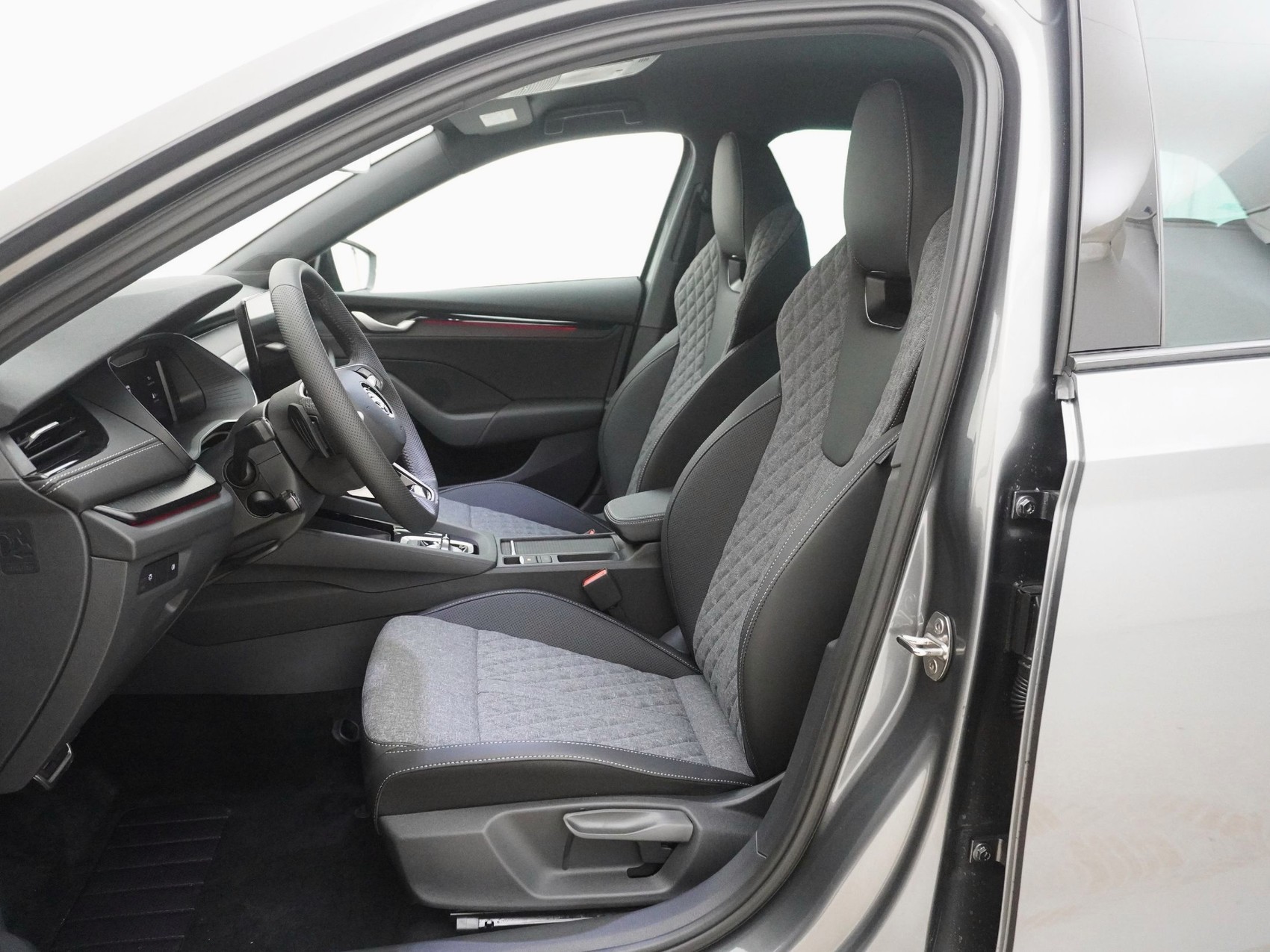 SKODA Octavia 2.0 TSI SportLine 4x4 DSG-image-12