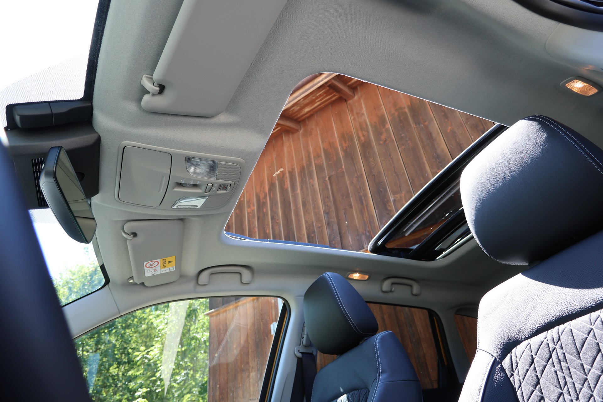 SUZUKI Vitara 1.4T Sakura Top 4x4 Hybrid Automatic-image-12