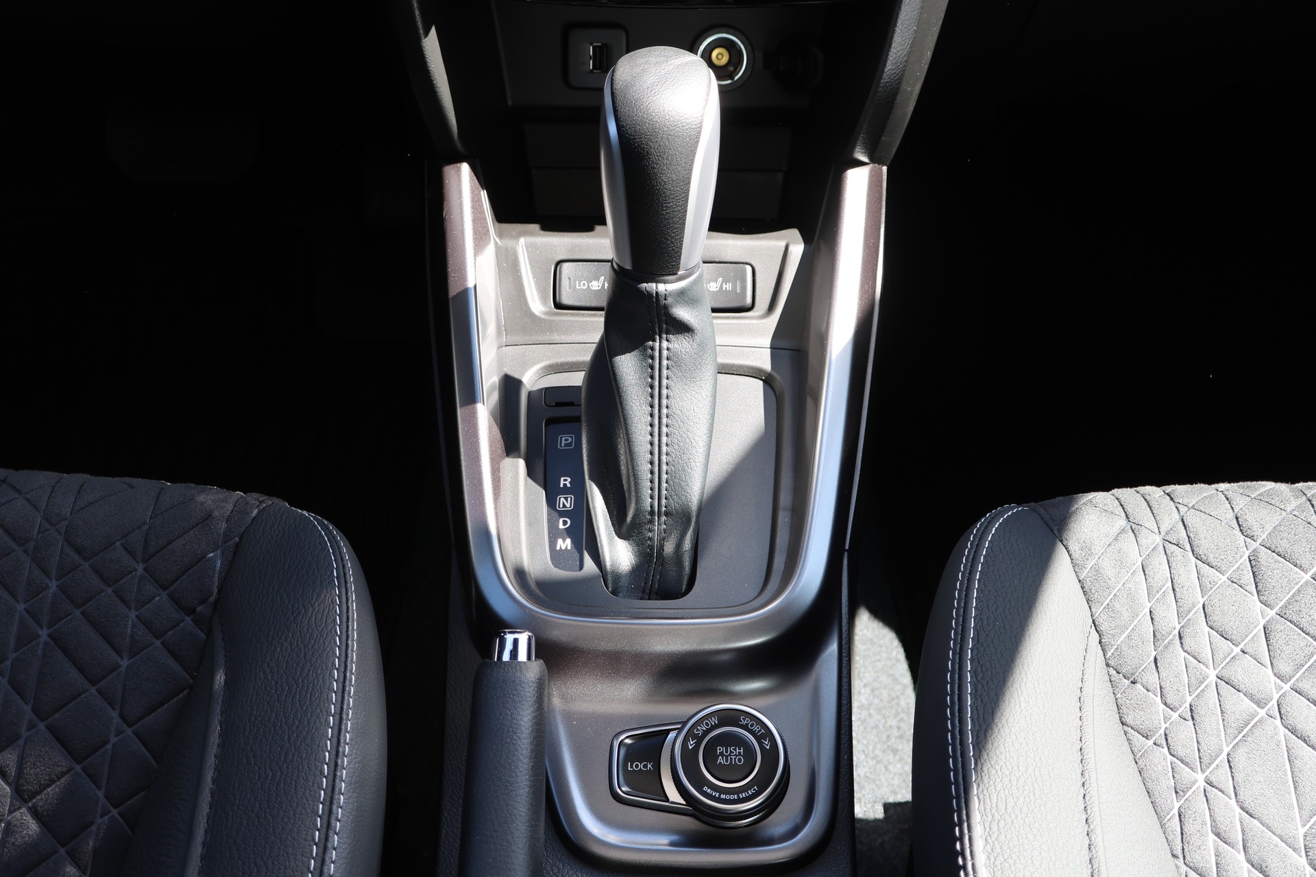 SUZUKI Vitara 1.4T Sakura Top 4x4 Hybrid Automatic-image-9