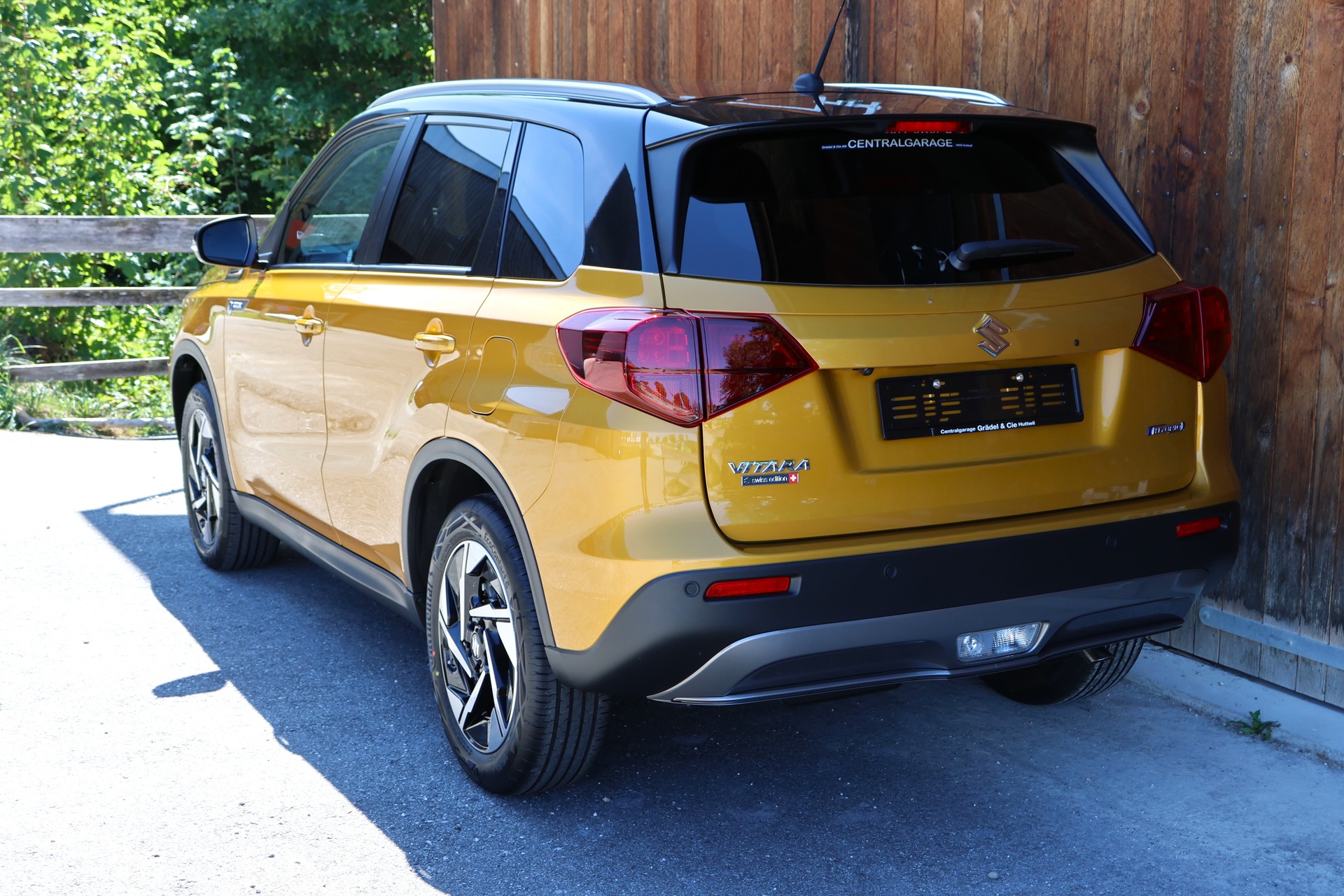 SUZUKI Vitara 1.4T Sakura Top 4x4 Hybrid Automatic-image-2
