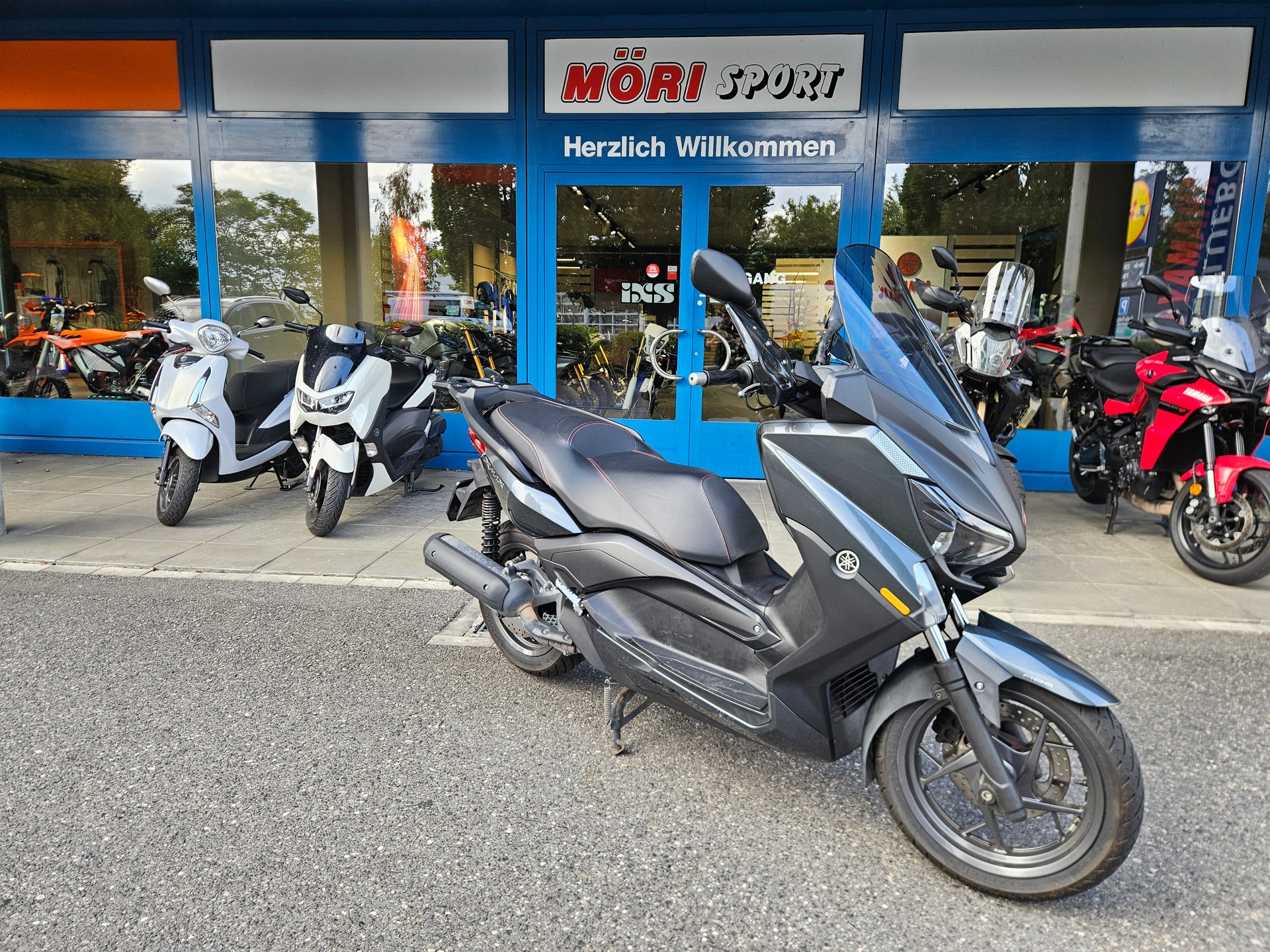 YAMAHA X-MaxYP 125 R ABS-showroom-element-1