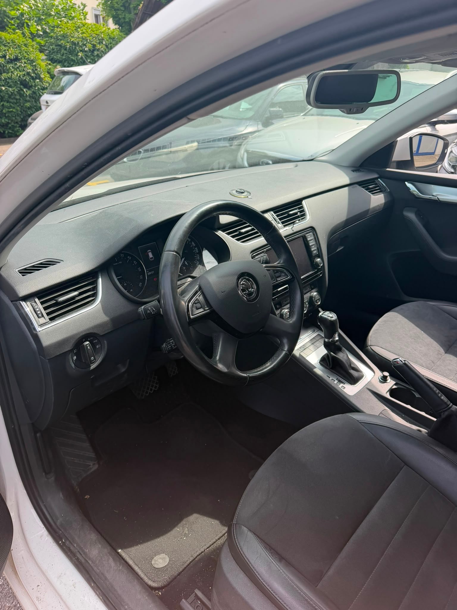 SKODA 2.0 TDI 150 Ambition DSG-image-5
