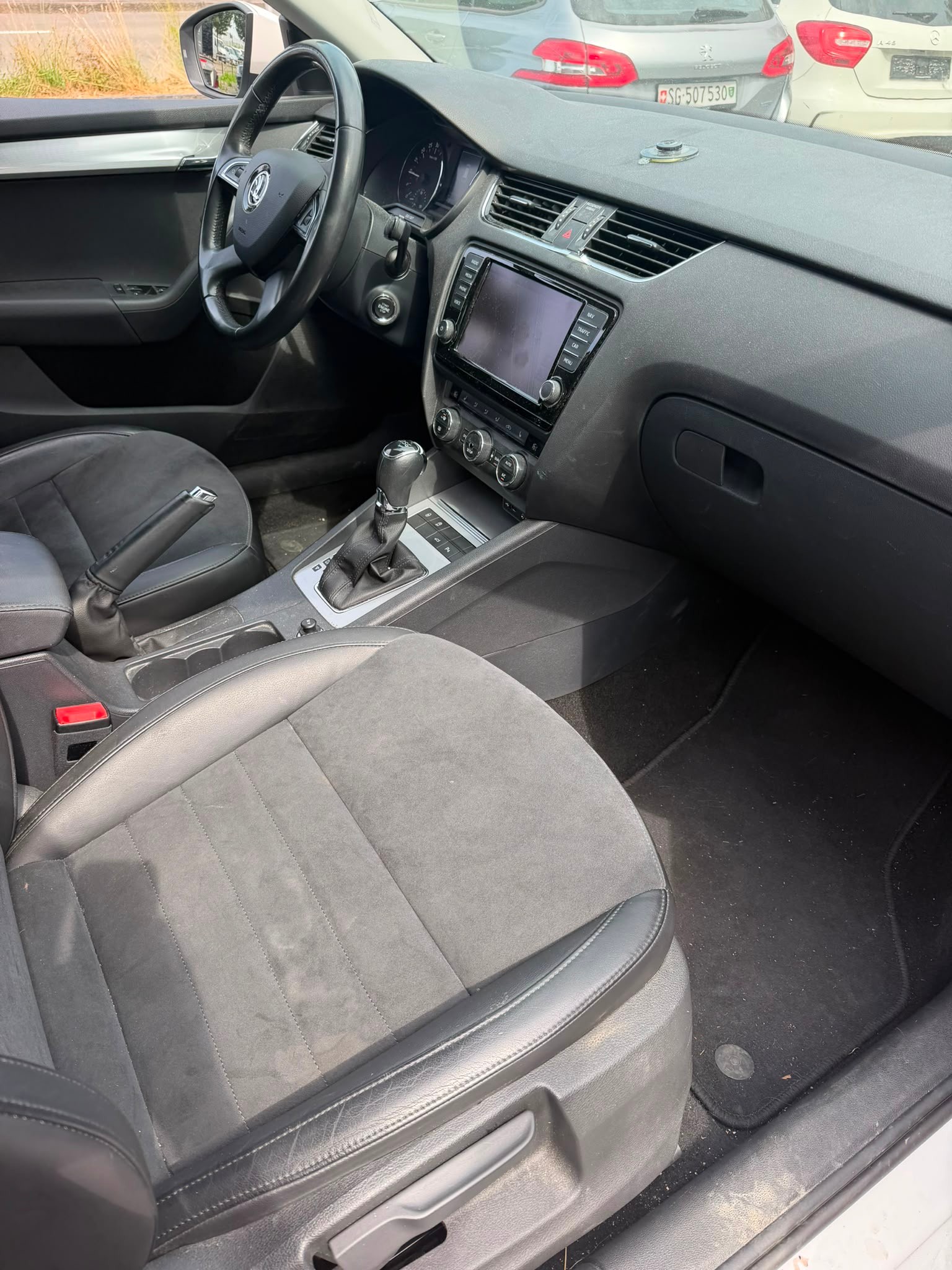 SKODA 2.0 TDI 150 Ambition DSG-image-4