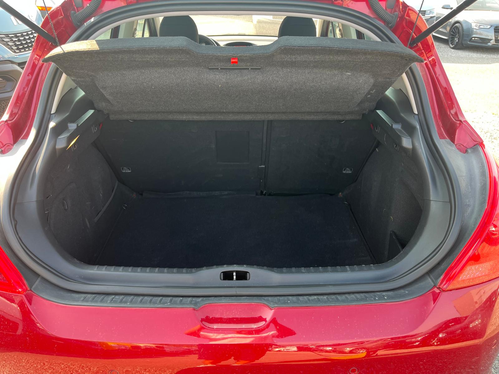 PEUGEOT 308 1.6 16V T Sport Pack-image-12