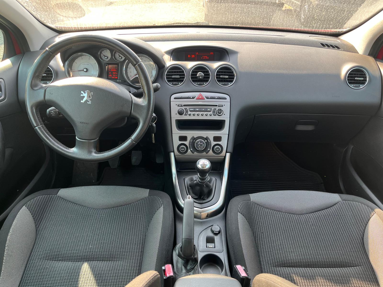PEUGEOT 308 1.6 16V T Sport Pack-image-9