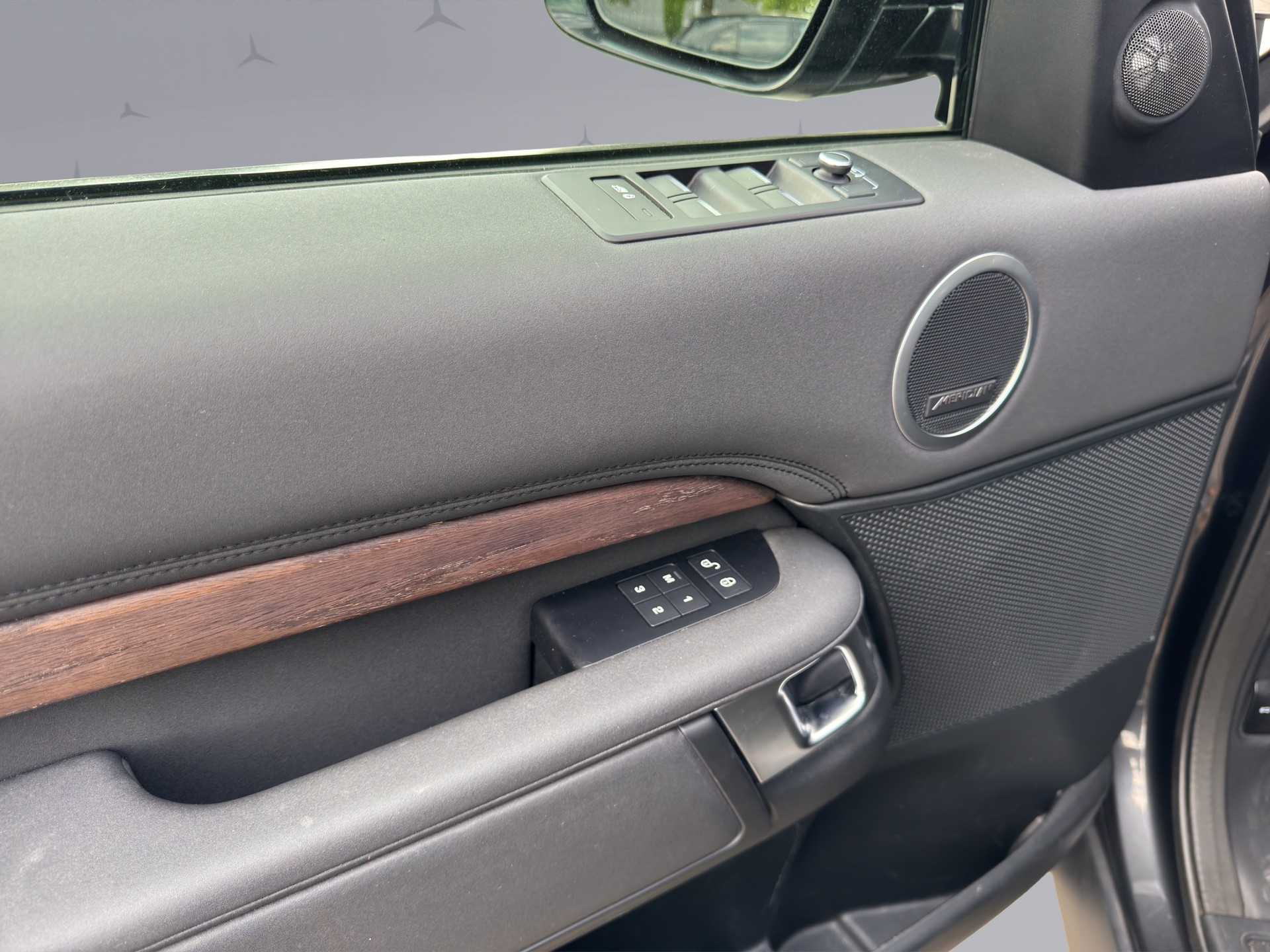 LAND ROVER Discovery 3.0 SDV6 HSE Automatic-image-17