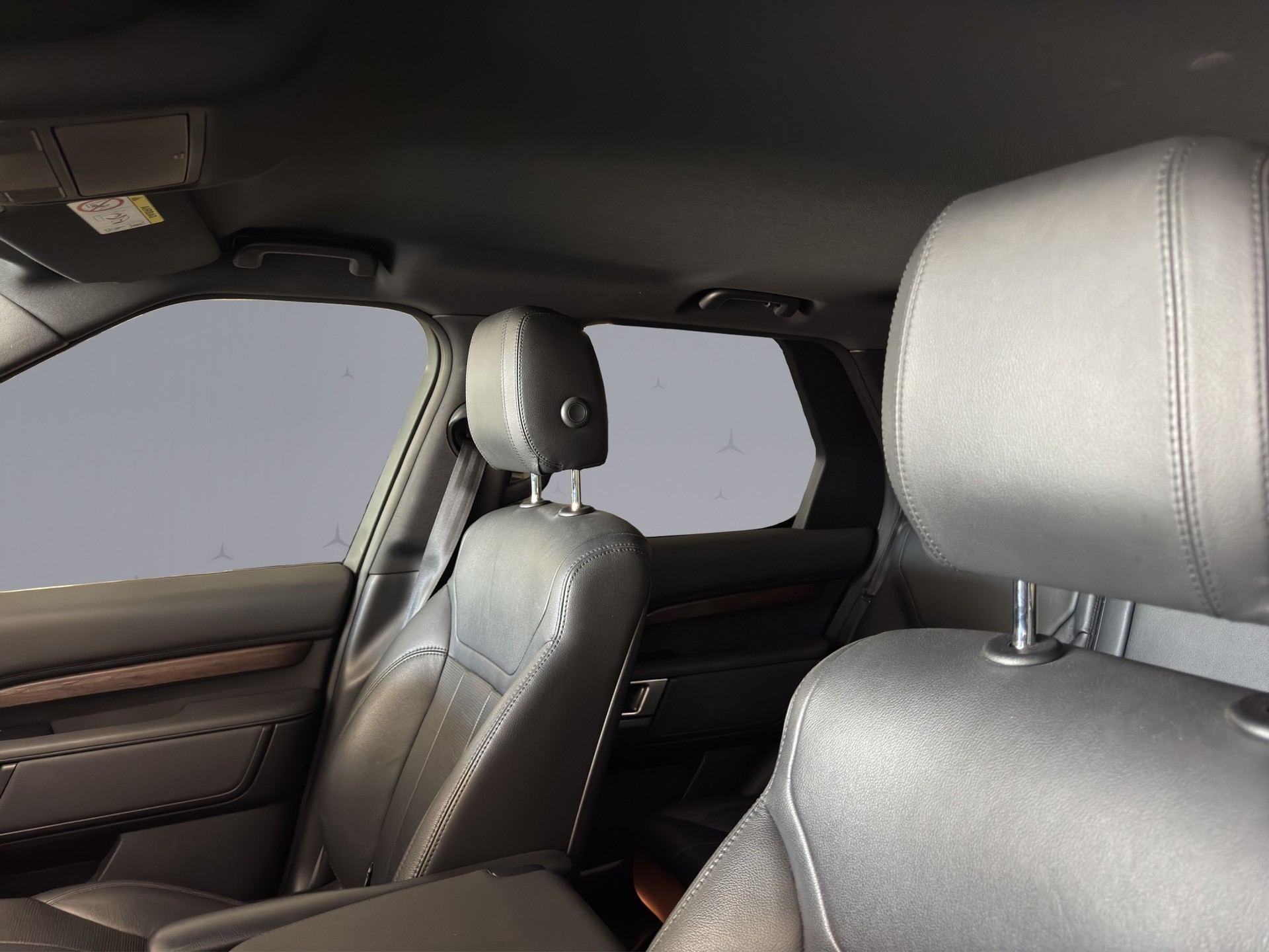 LAND ROVER Discovery 3.0 SDV6 HSE Automatic-image-15