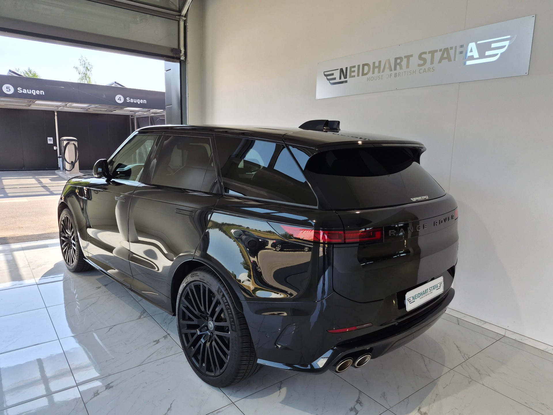 LAND ROVER Range Rover Sport P635 4.4 V8 SV-showroom-element-2
