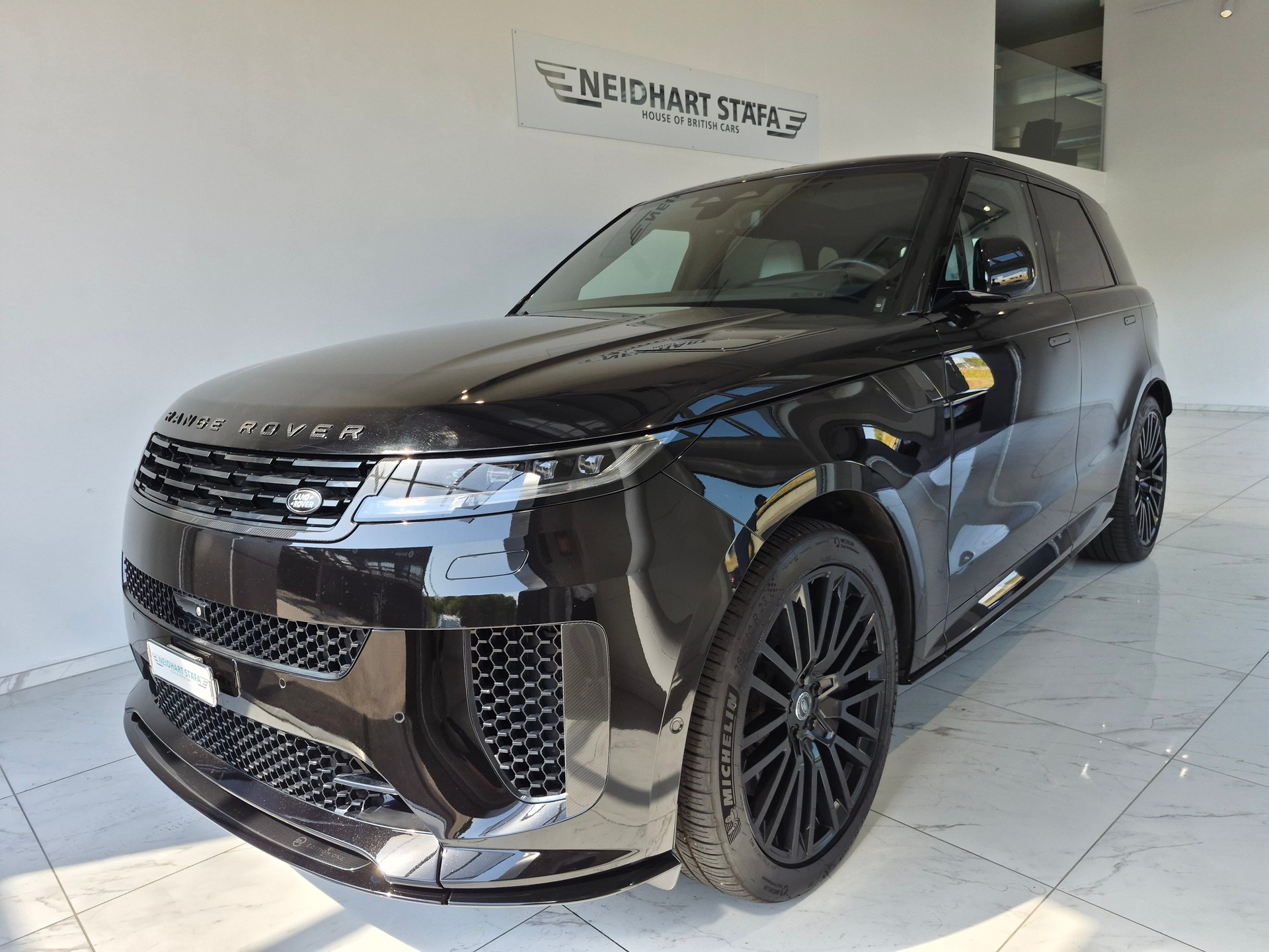 LAND ROVER Range Rover Sport P635 4.4 V8 SV-showroom-element-1