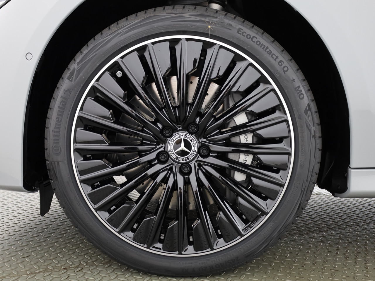 MERCEDES-BENZ E 220 d 4MATIC T-Modell "Swiss Star"-image-22