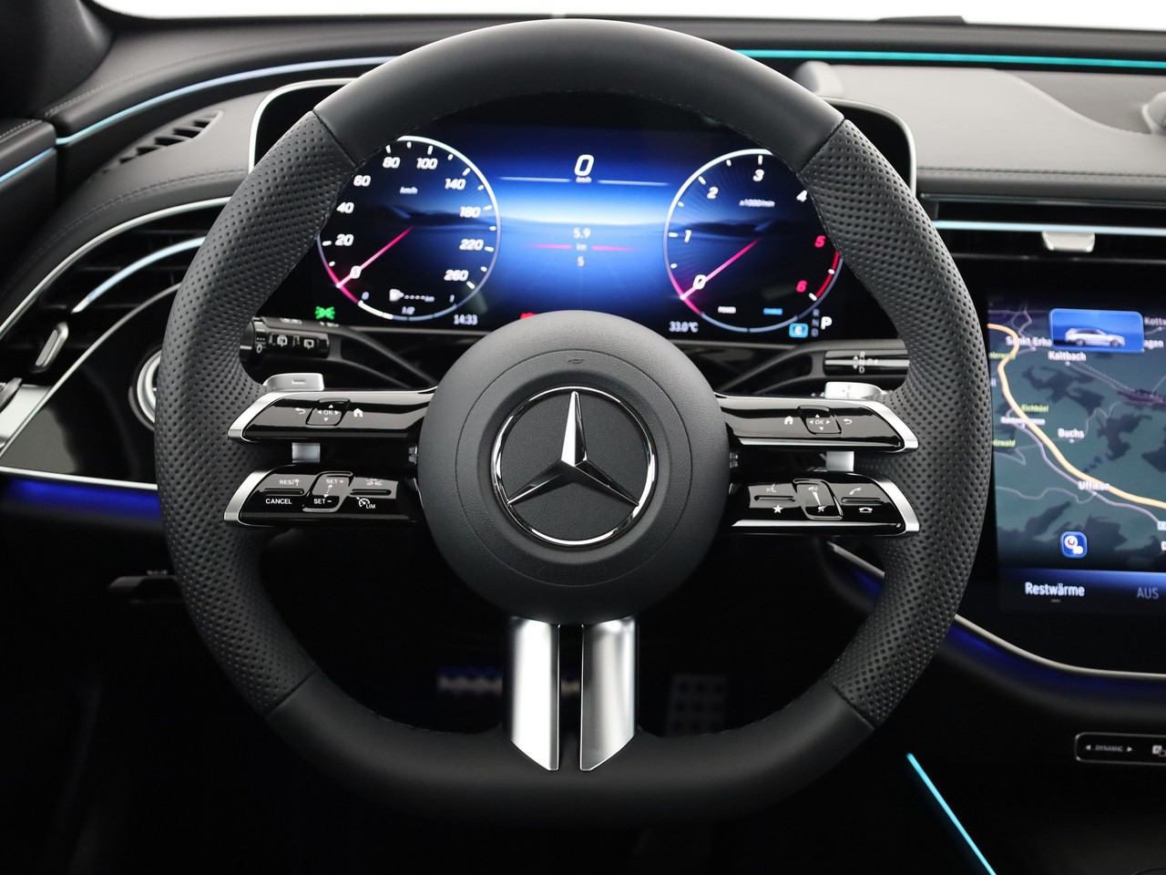 MERCEDES-BENZ E 220 d 4MATIC T-Modell "Swiss Star"-image-5
