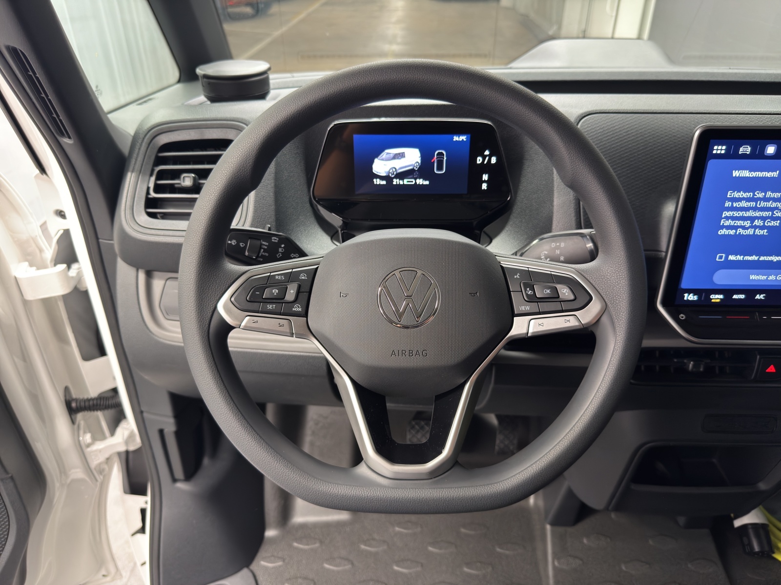 VW ID.Buzz Cargo 84kWh-image-15