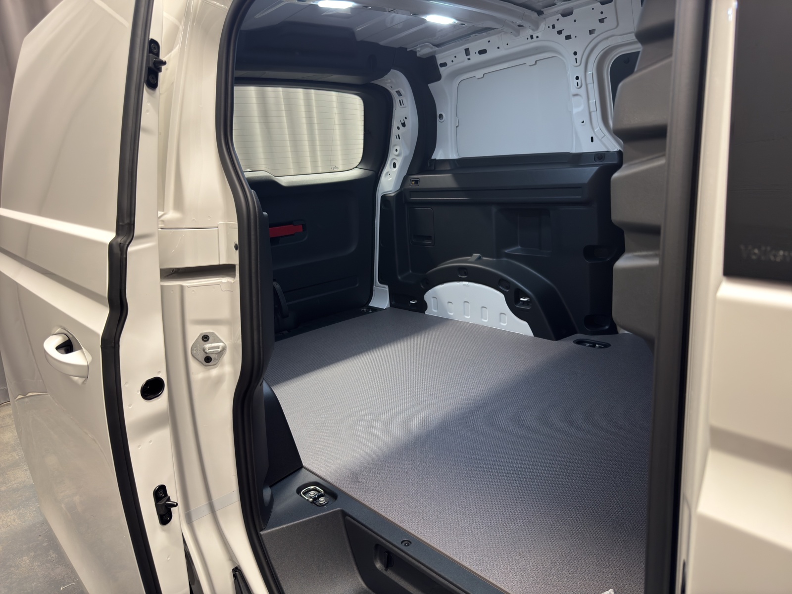 VW ID.Buzz Cargo 84kWh-image-13