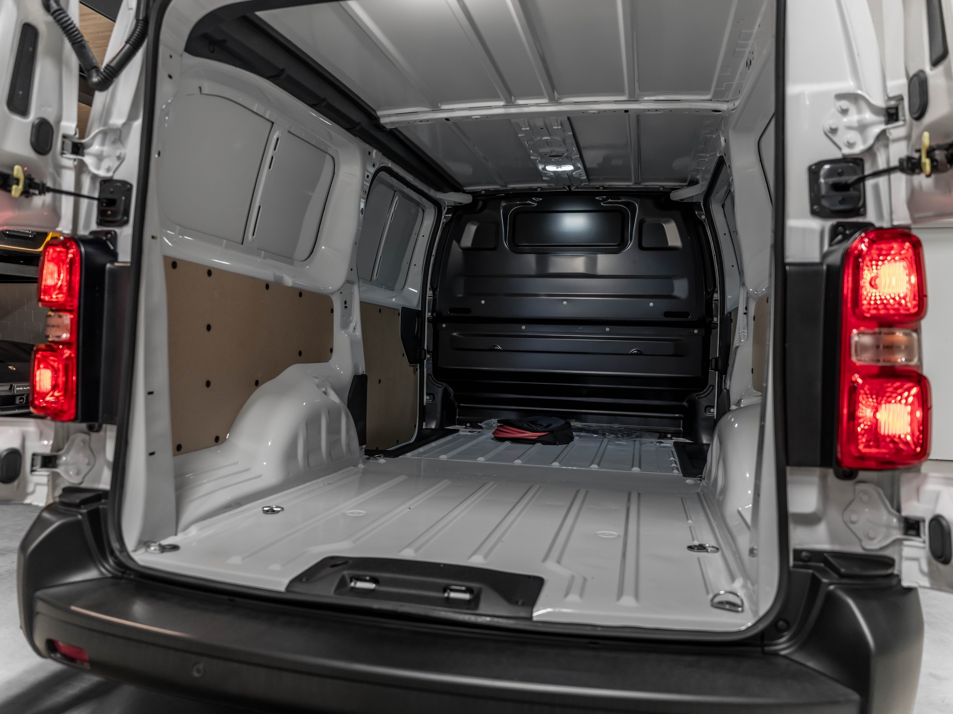 CITROEN e-Jumpy XL 75kWh 3500KG Anhängelast-image-11