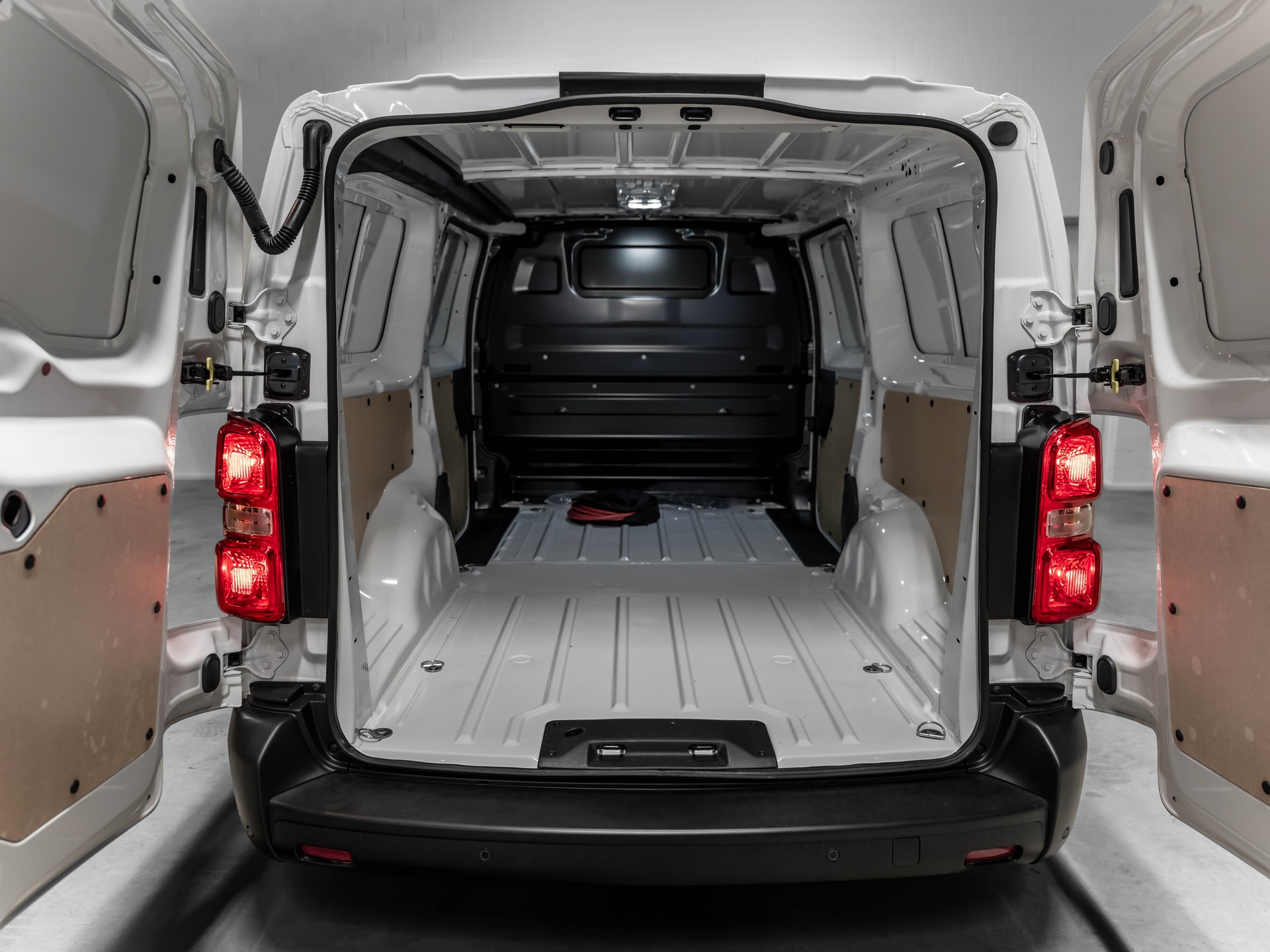 CITROEN e-Jumpy XL 75kWh 3500KG Anhängelast-image-10
