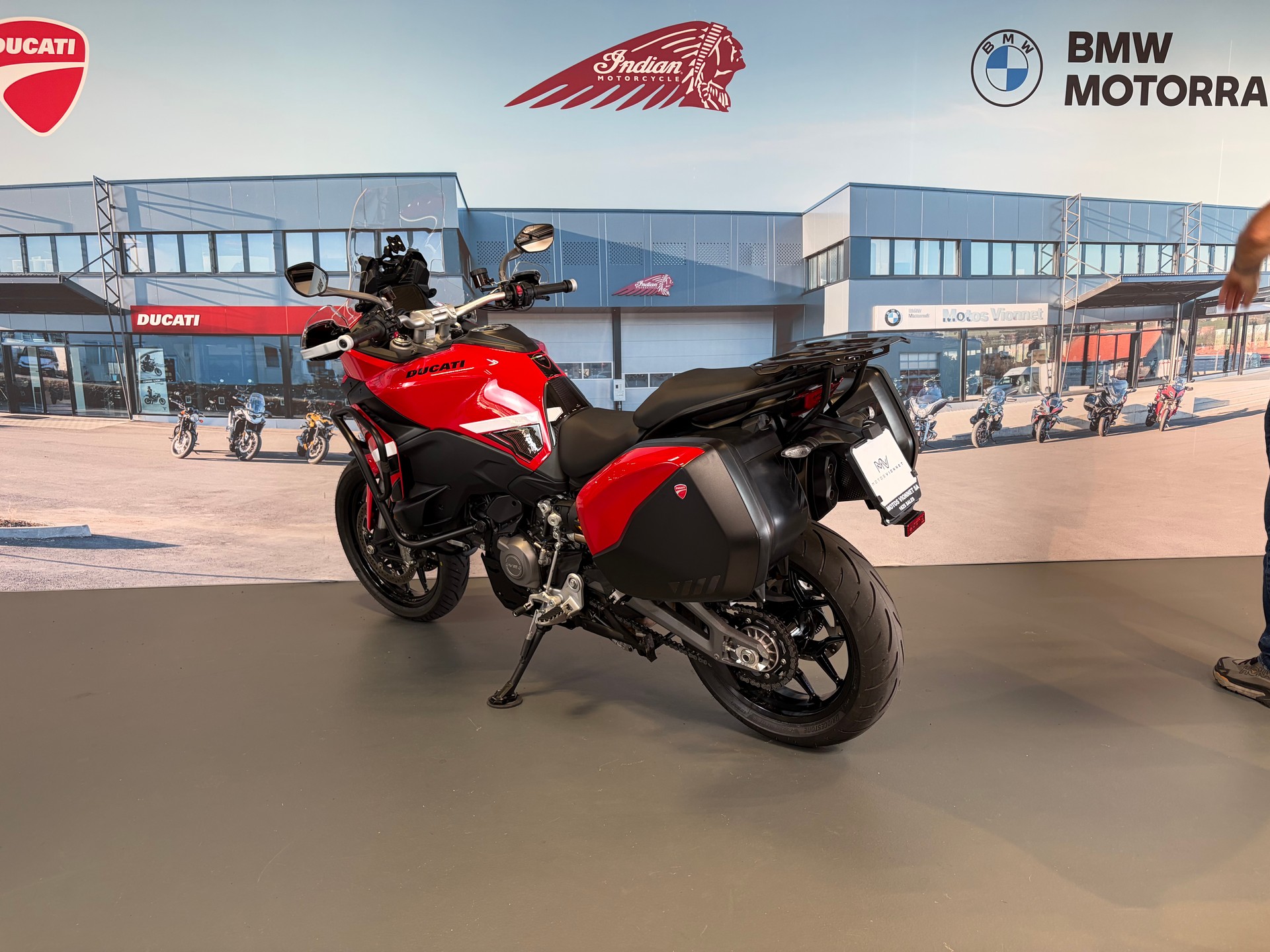 DUCATI Multistrada V2 S-showroom-element-3