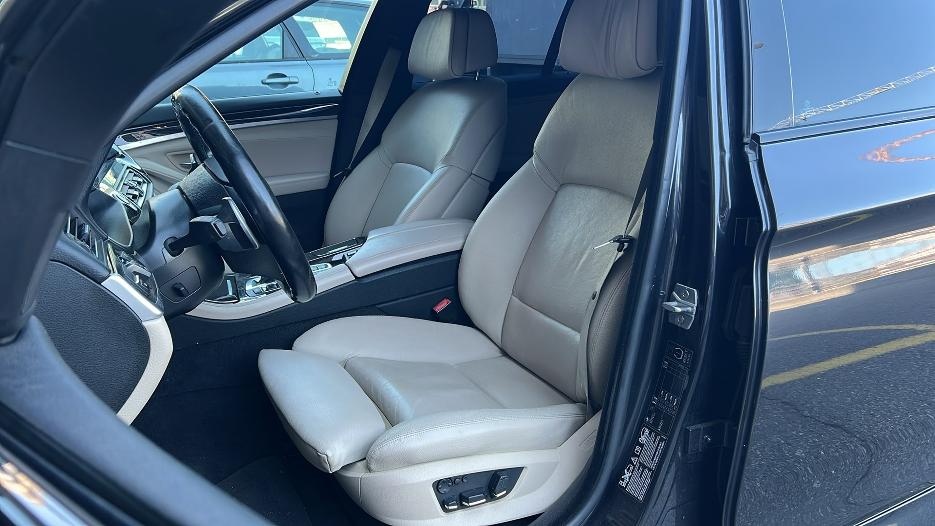 BMW M550d xDrive Touring Steptronic-image-10