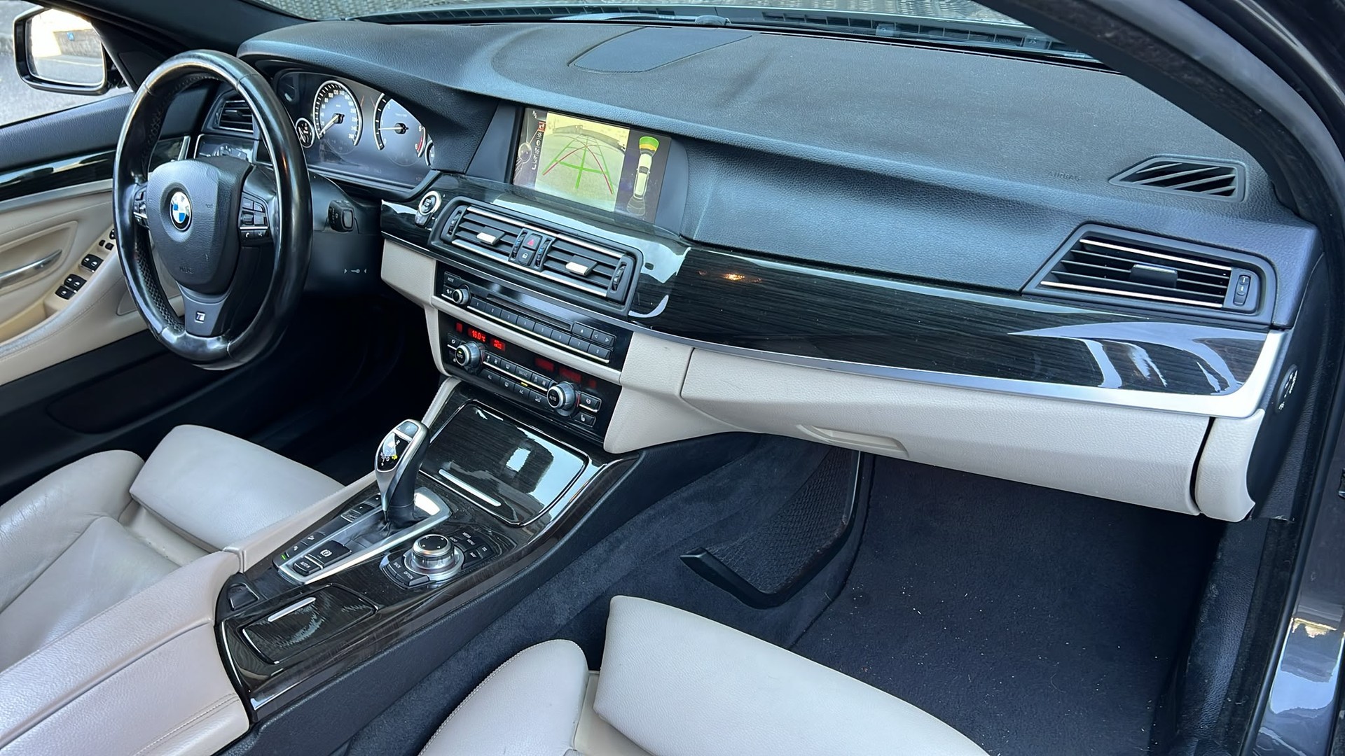BMW M550d xDrive Touring Steptronic-image-12
