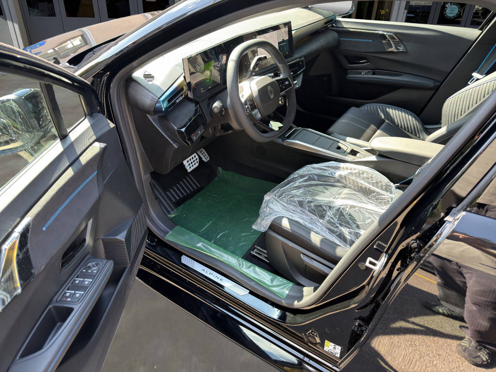 RENAULT Clio 1.8 E-Tech esprit Alpine-image-8