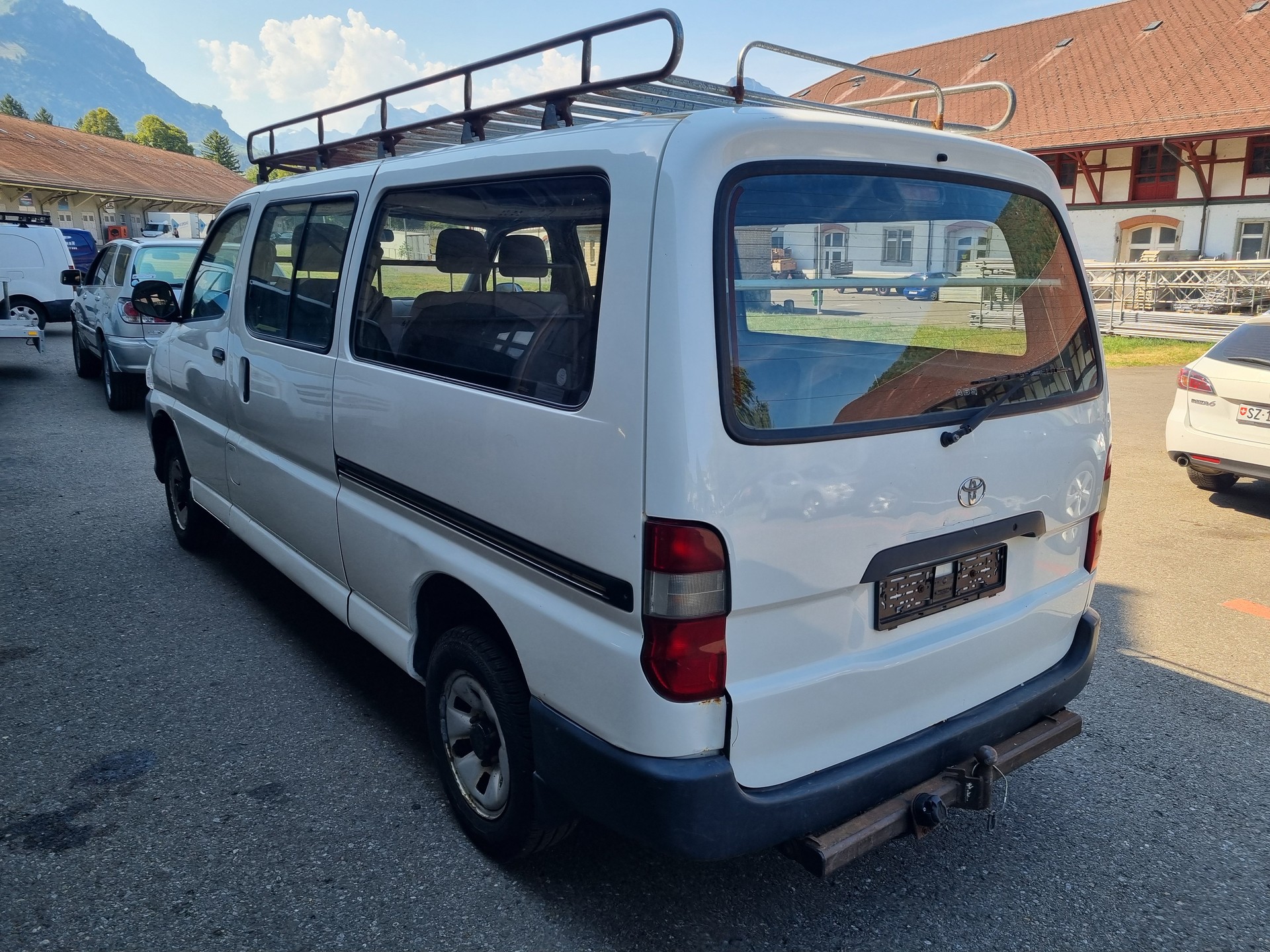 TOYOTA Hiace D-4D Van 4WD LWB-image-1