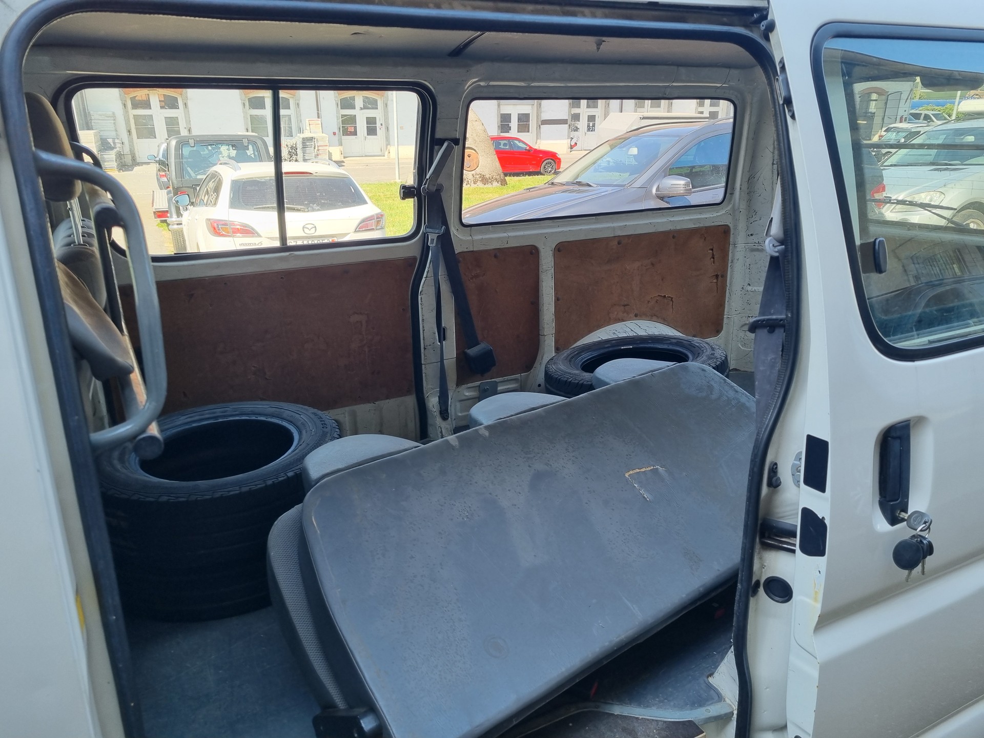 TOYOTA Hiace D-4D Van 4WD LWB-image-7