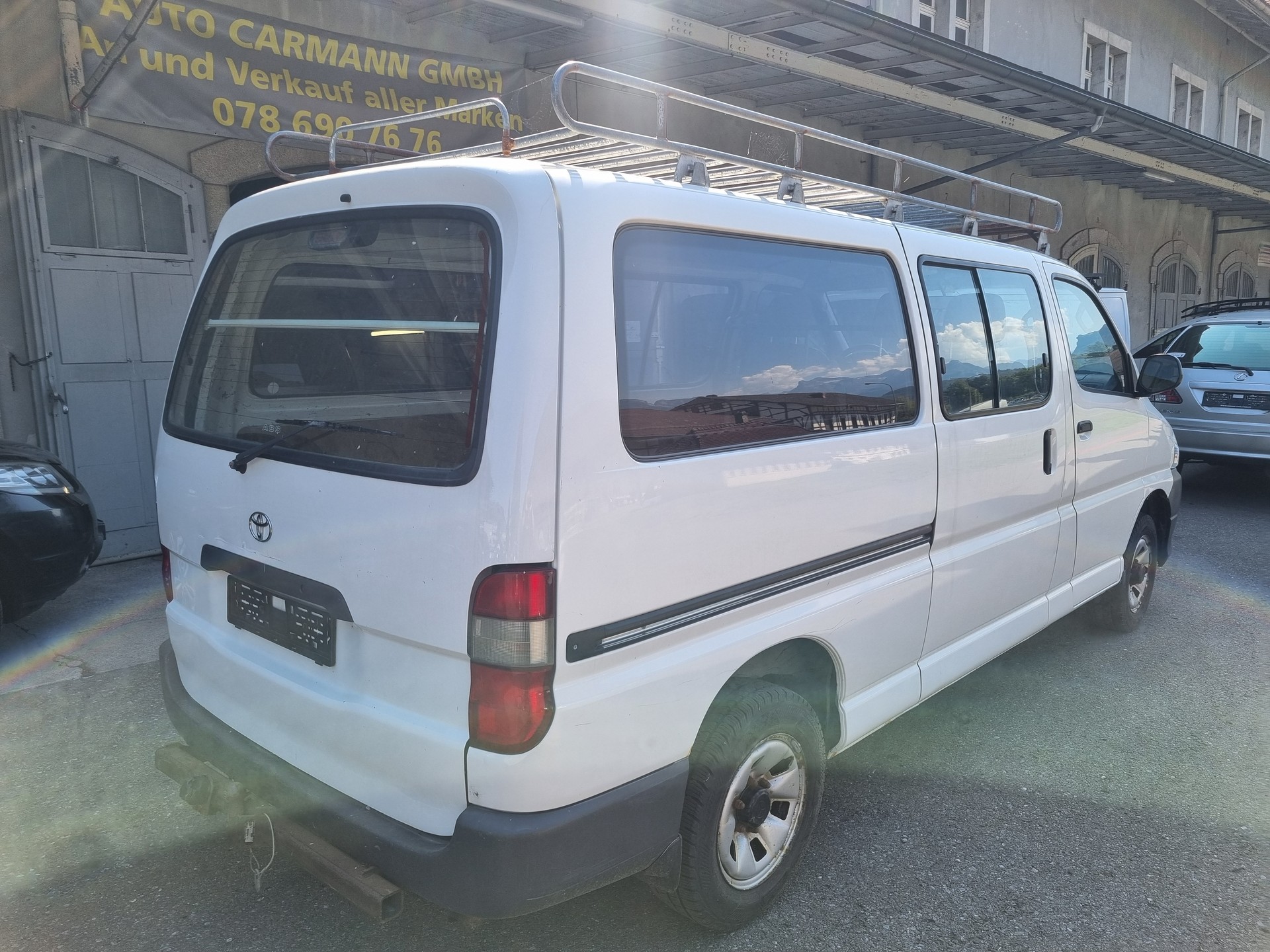 TOYOTA Hiace D-4D Van 4WD LWB-image-2