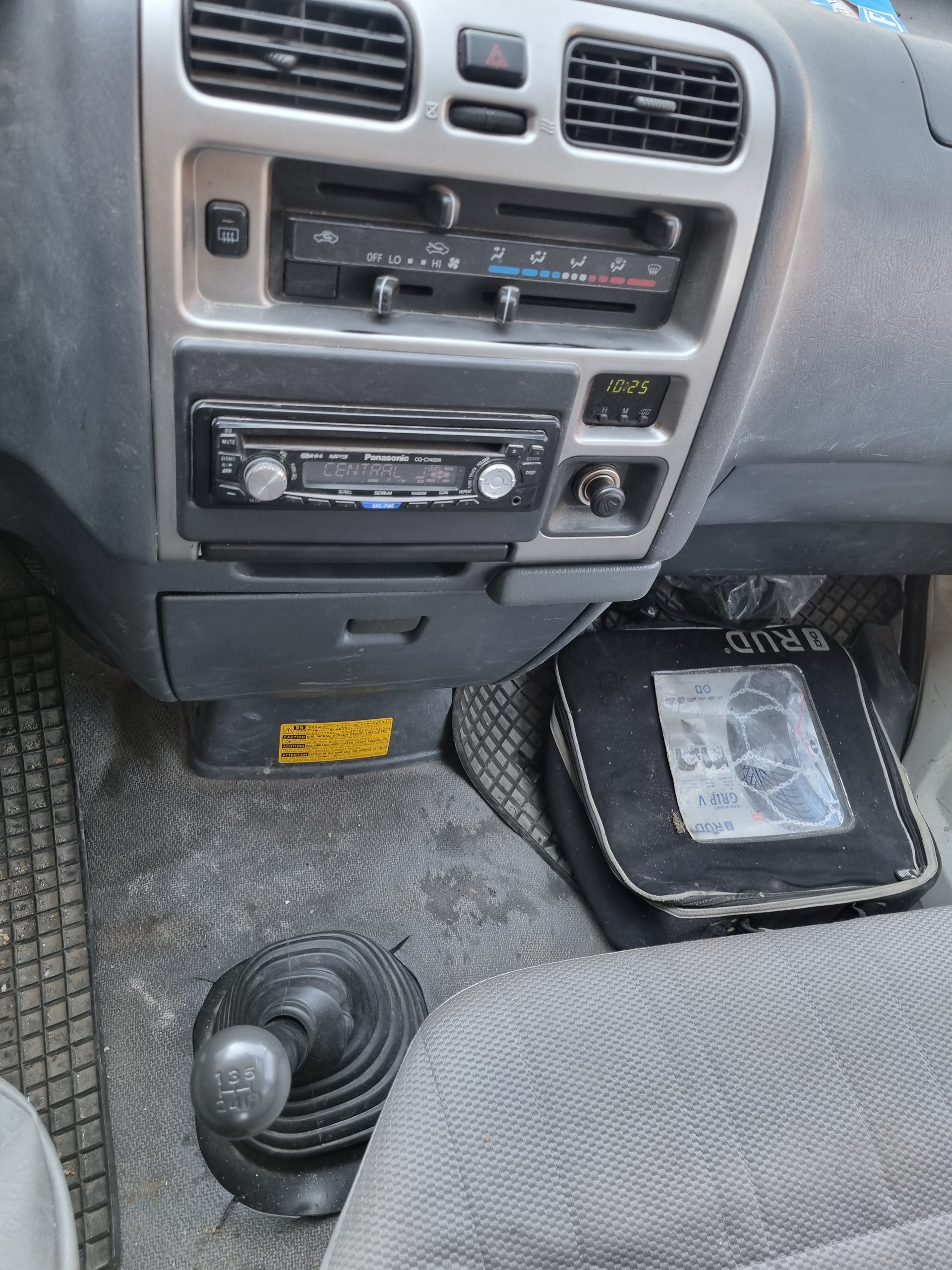 TOYOTA Hiace D-4D Van 4WD LWB-image-10