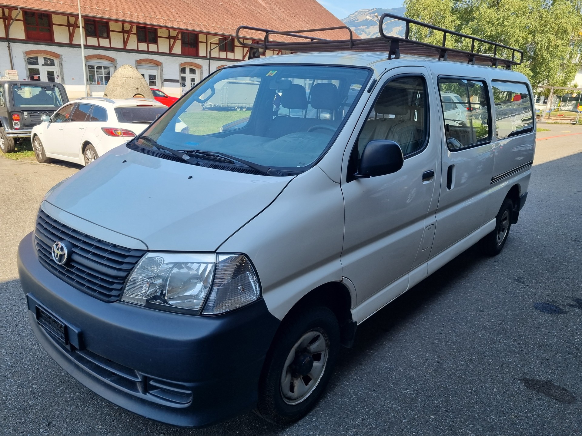 TOYOTA Hiace D-4D Van 4WD LWB-image-0