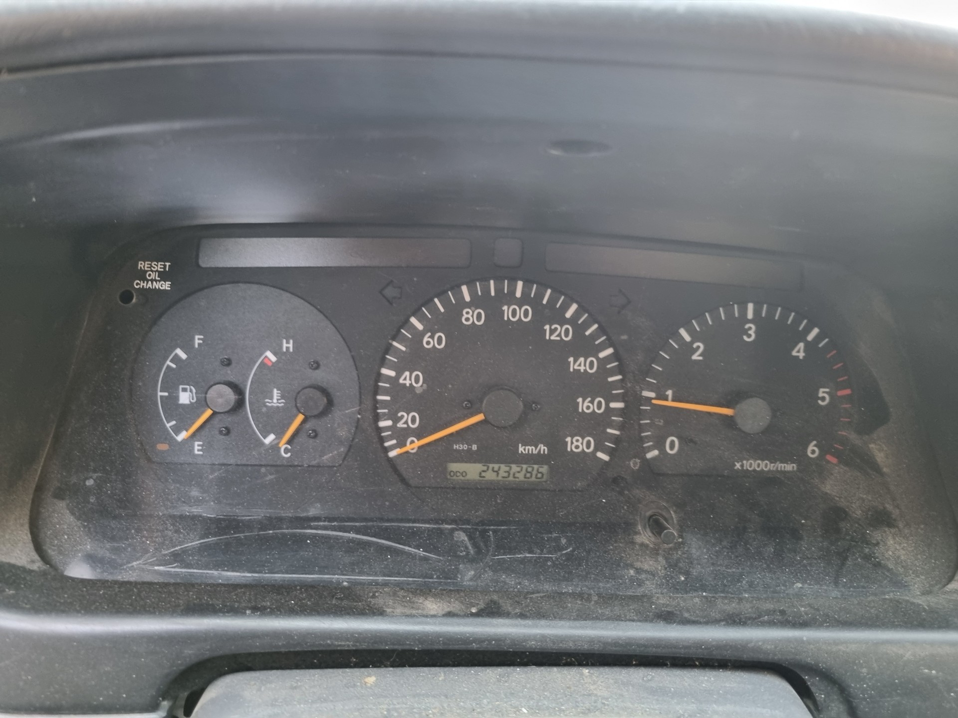 TOYOTA Hiace D-4D Van 4WD LWB-image-9