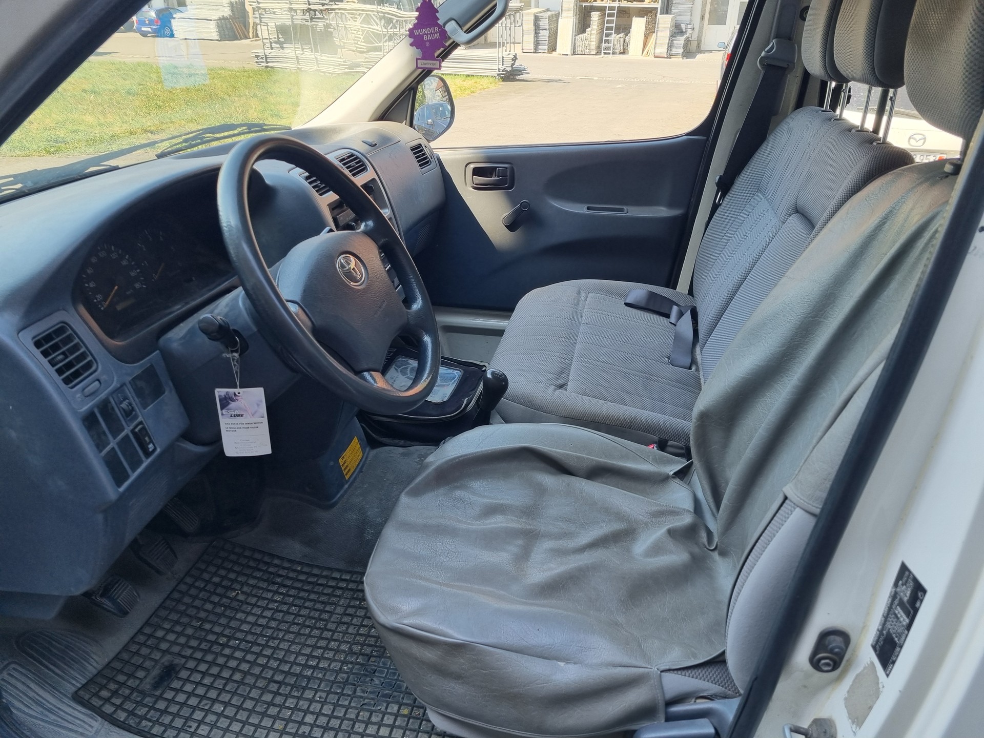 TOYOTA Hiace D-4D Van 4WD LWB-image-8