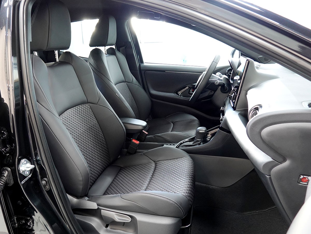 TOYOTA Yaris 1.5 Premium e-CVT-image-3