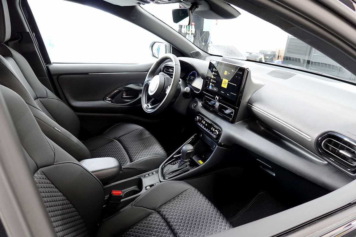 TOYOTA Yaris 1.5 Premium e-CVT-image-5