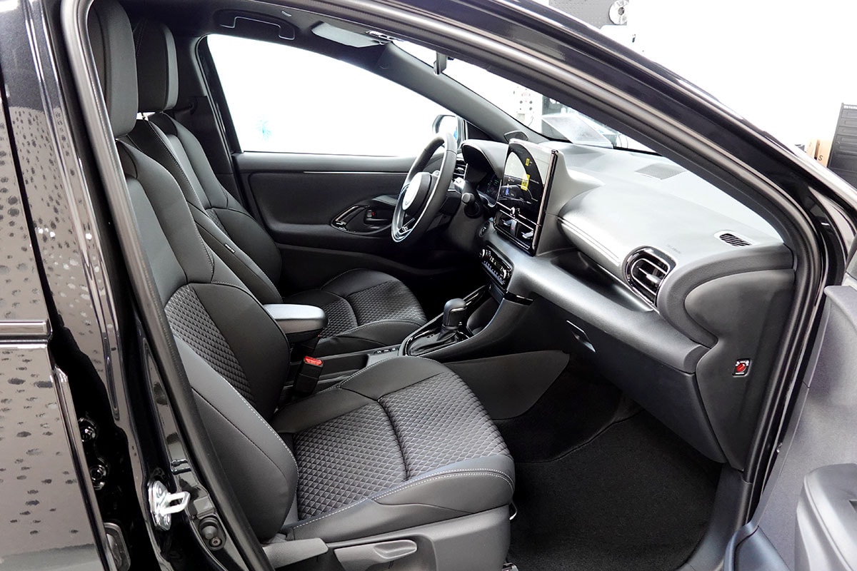 TOYOTA Yaris 1.5 Premium e-CVT-image-4