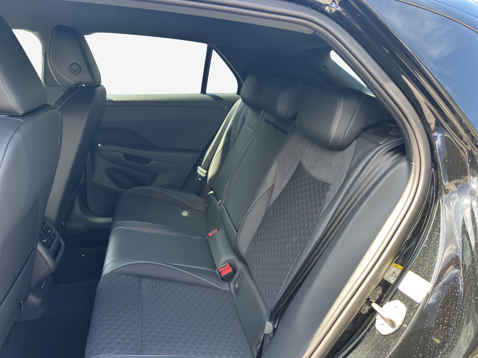VW T-Roc 1.5 eTSI mHEV R-Line DSG-image-11