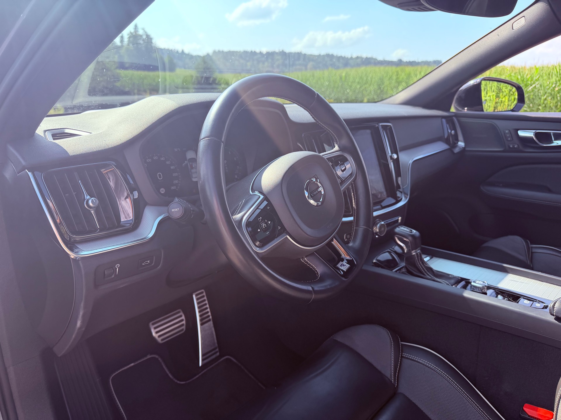 VOLVO 2.0 T5 R-Design-image-13