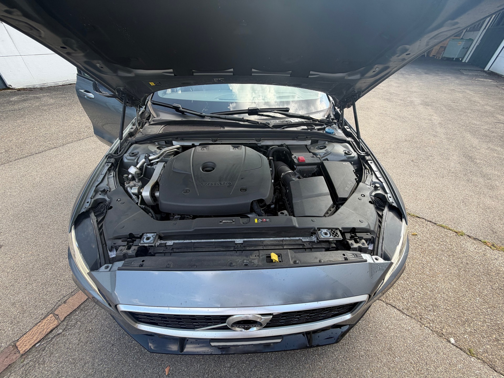 VOLVO 2.0 T5 R-Design-image-7