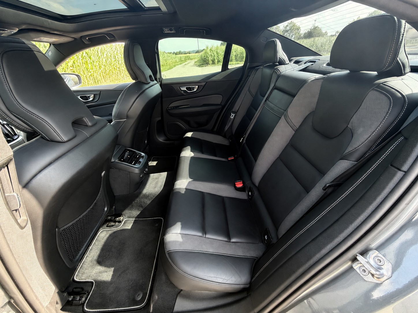 VOLVO 2.0 T5 R-Design-image-8