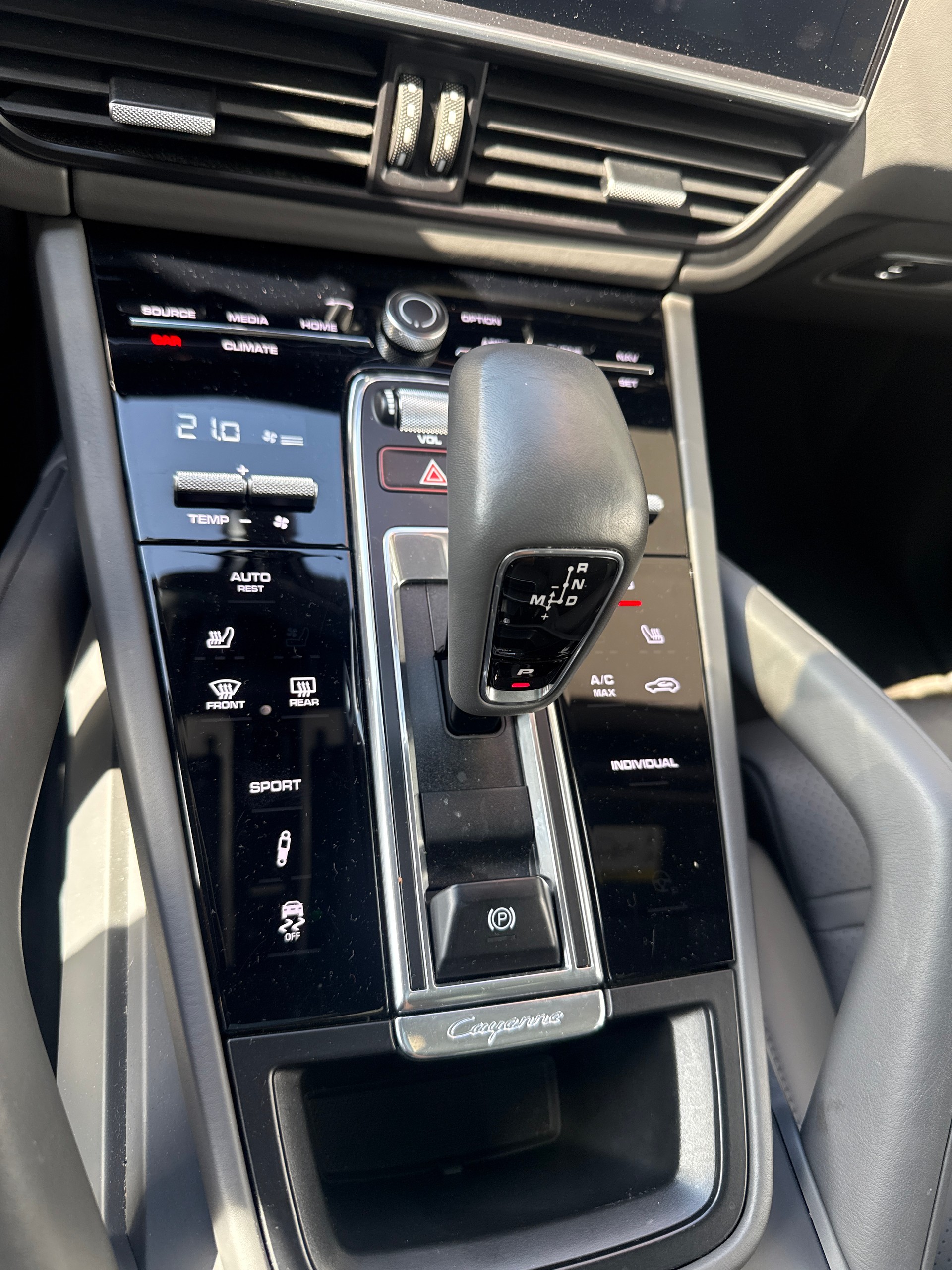 PORSCHE Cayenne-image-14