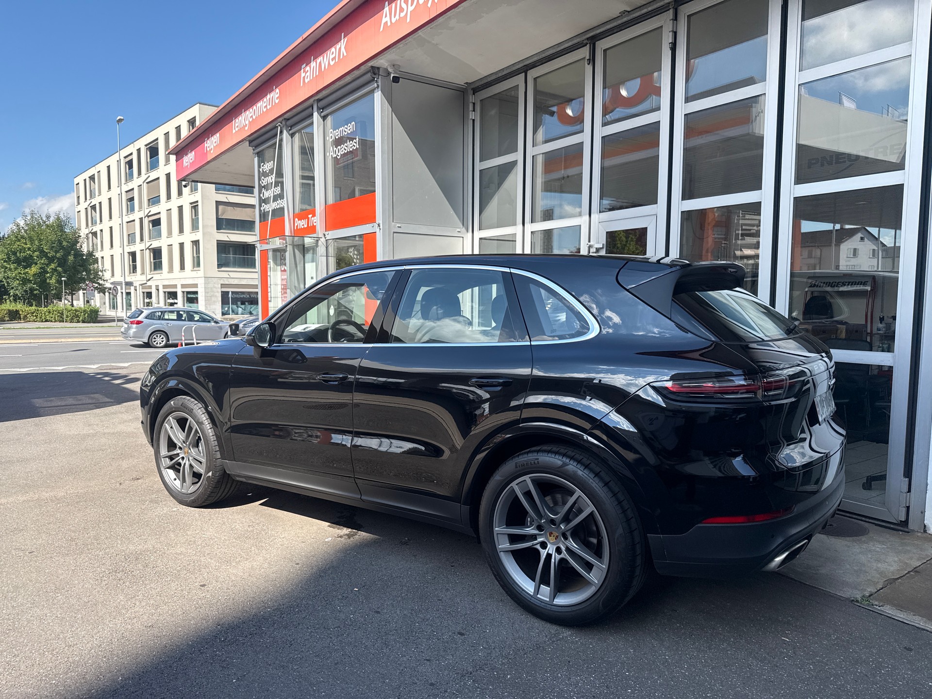 PORSCHE Cayenne-image-0