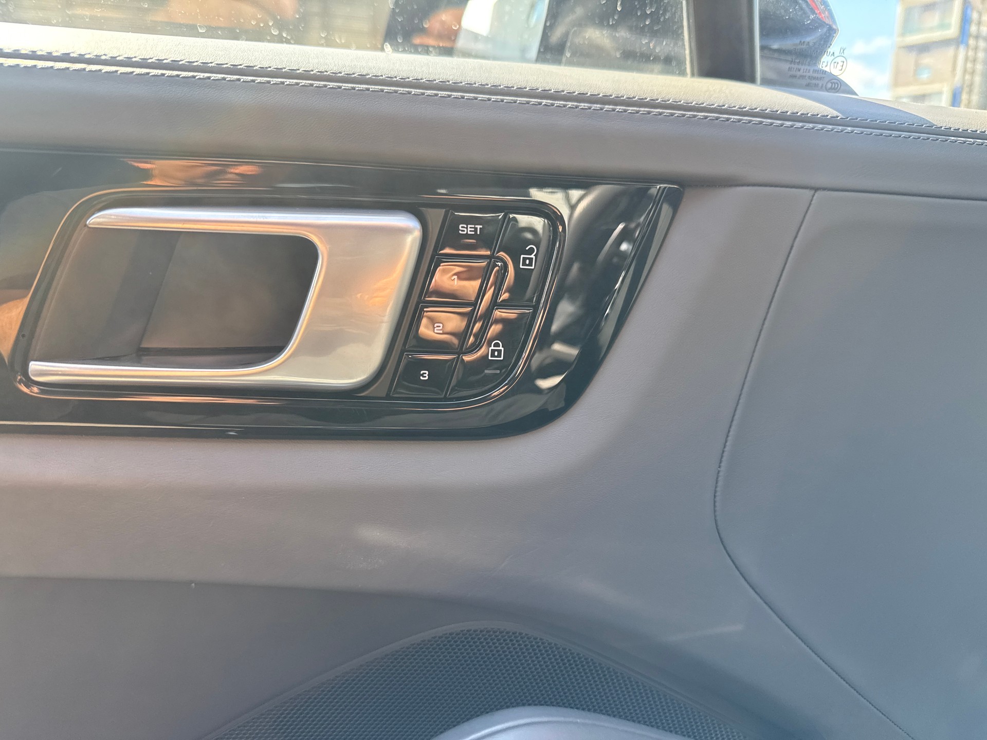 PORSCHE Cayenne-image-13