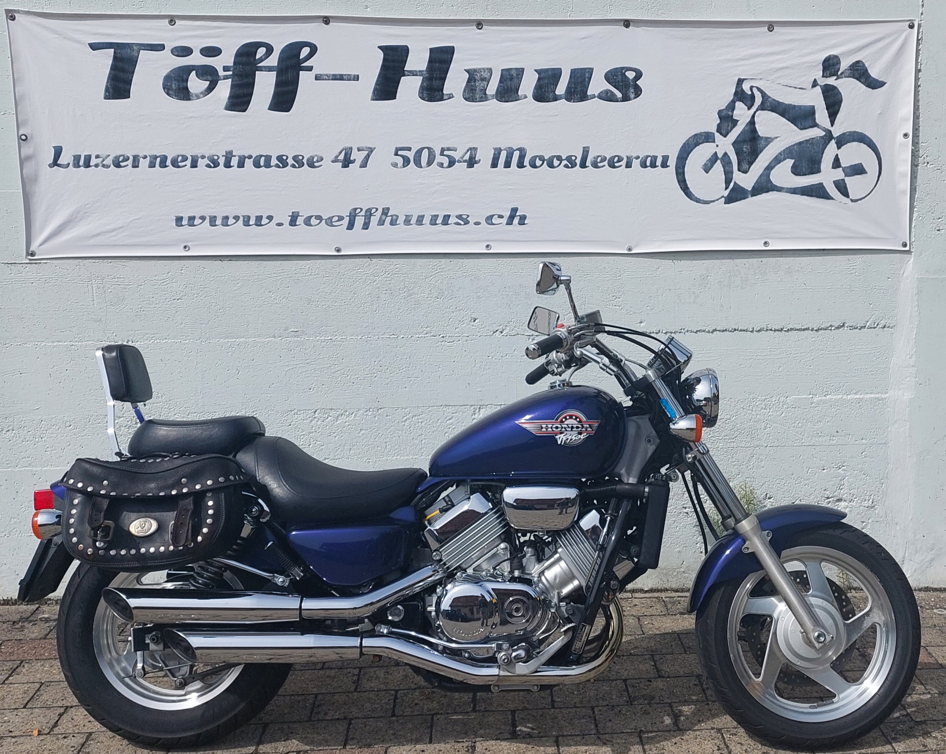 HONDA VF 750 C Magna-showroom-element-1