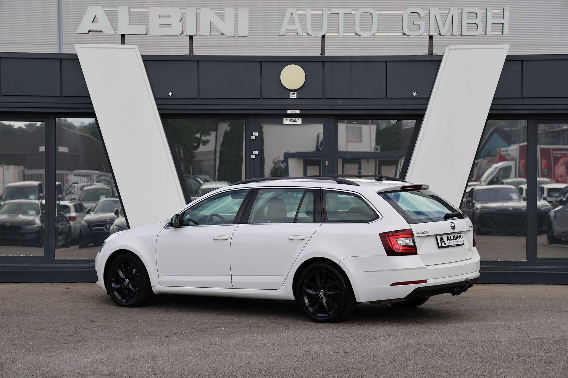 SKODA Octavia Combi 2.0 TDI 184 Ambition 4x4 DSG-image-3