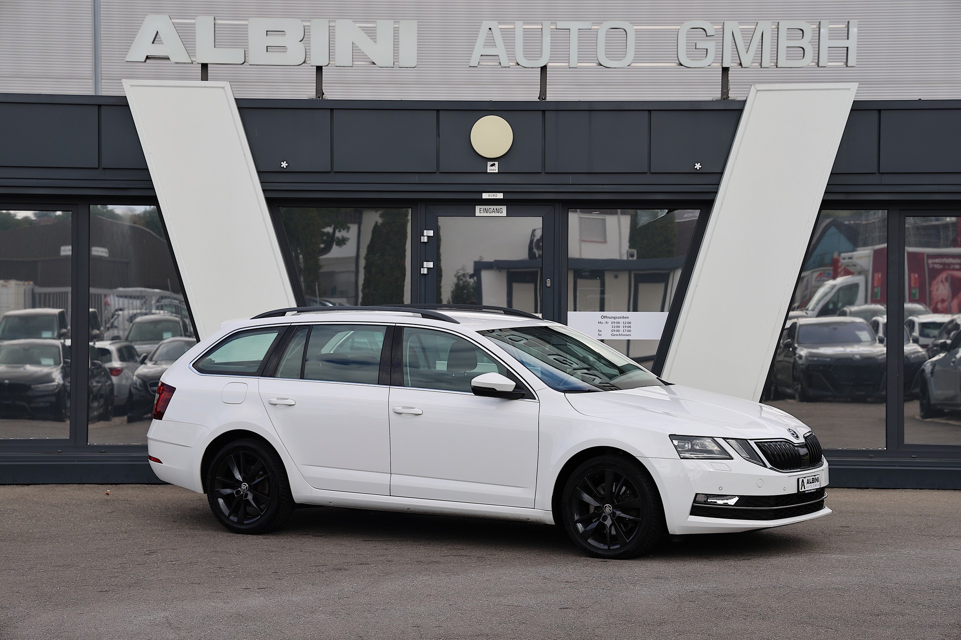 SKODA Octavia Combi 2.0 TDI 184 Ambition 4x4 DSG-image-1